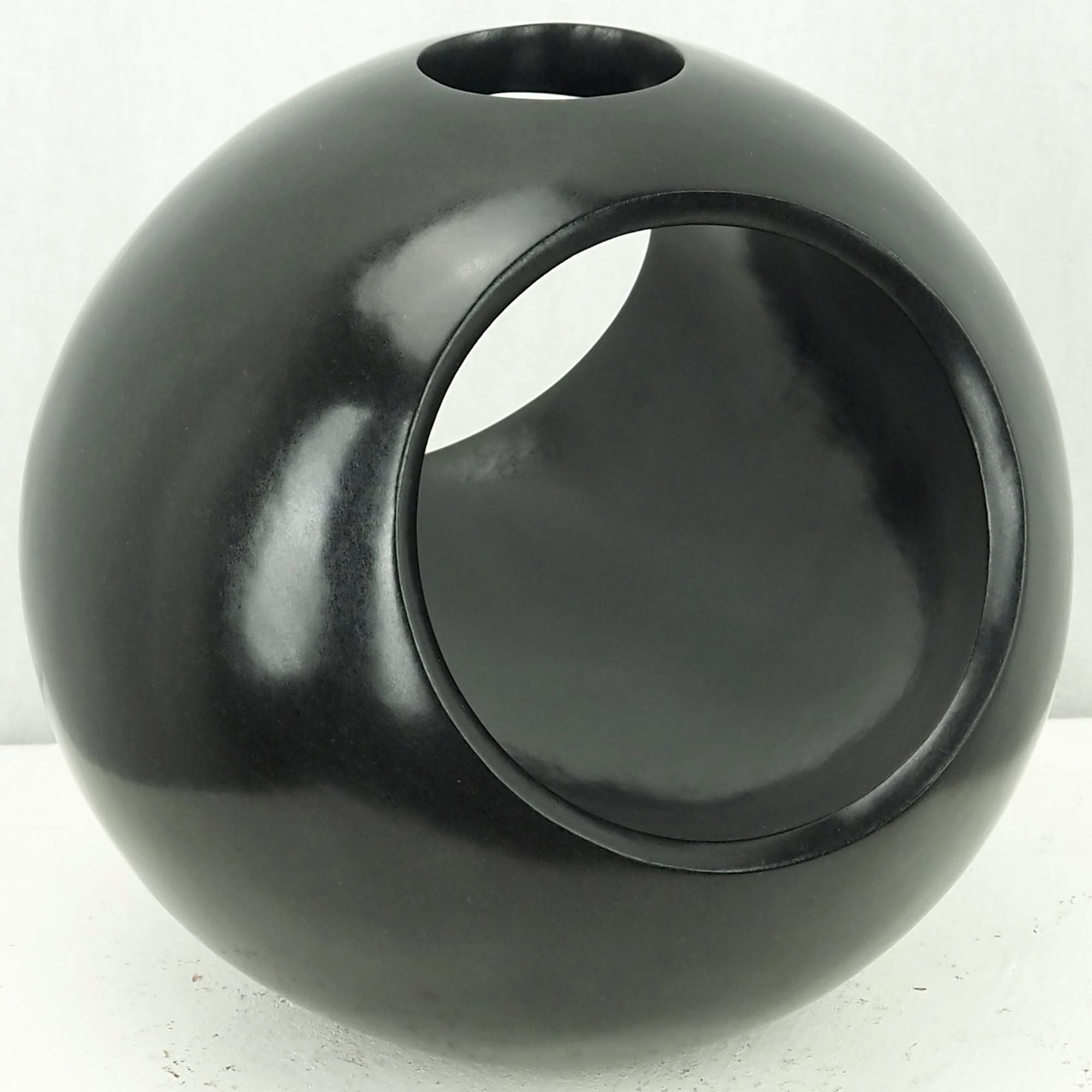 Round sculpture lovers sphere circle art - Hugging by Nesbert Mukomberanwa - image 4