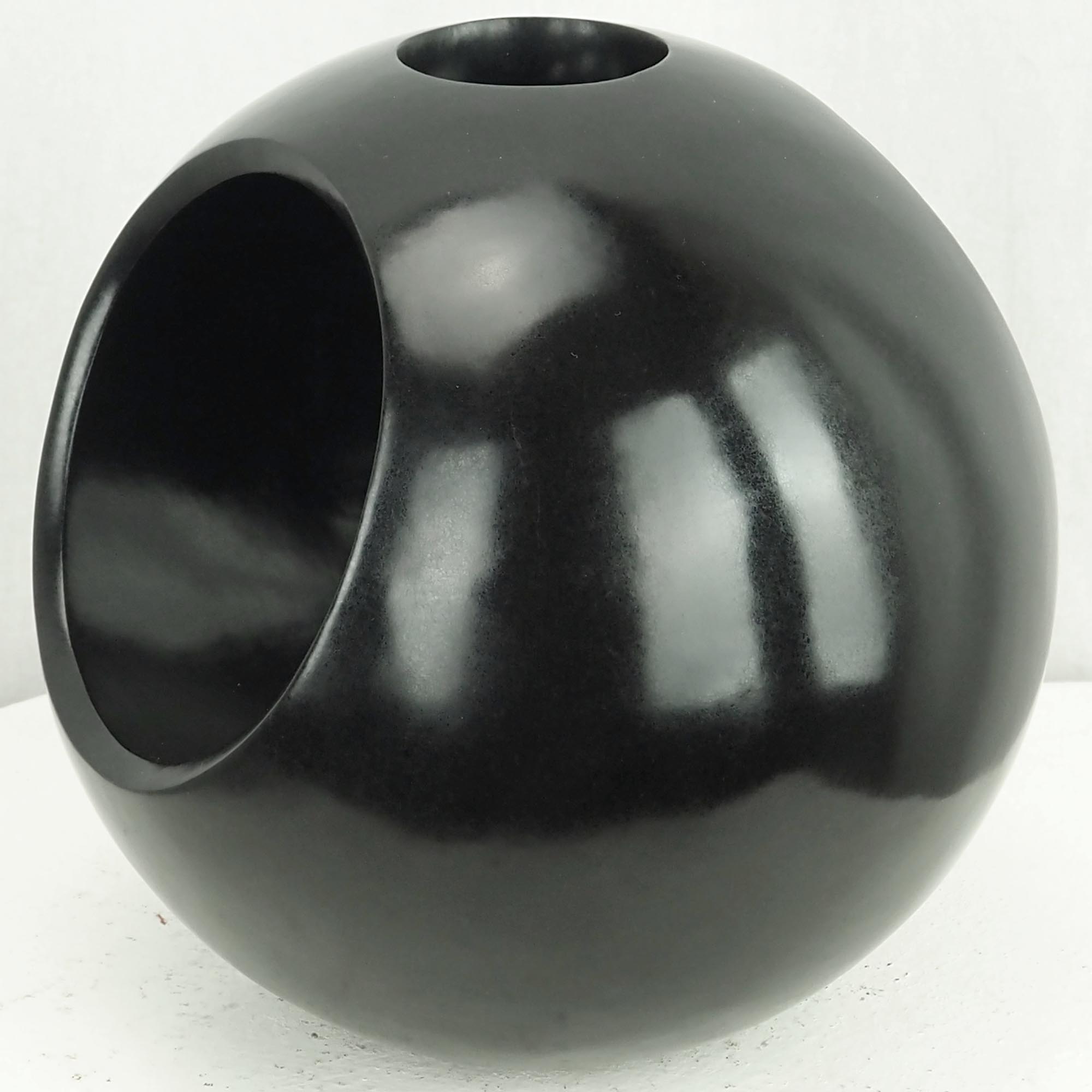 Round sculpture lovers sphere circle art - Hugging by Nesbert Mukomberanwa - image 7